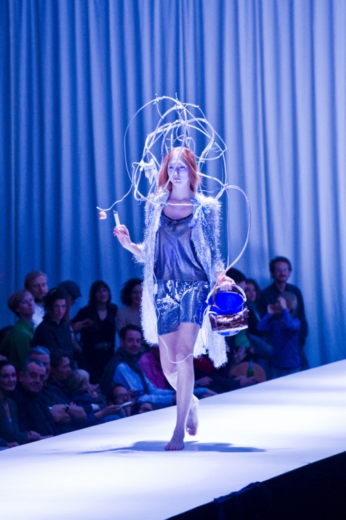 Die Abgeschmierte Knicklenkung, Fashion Show