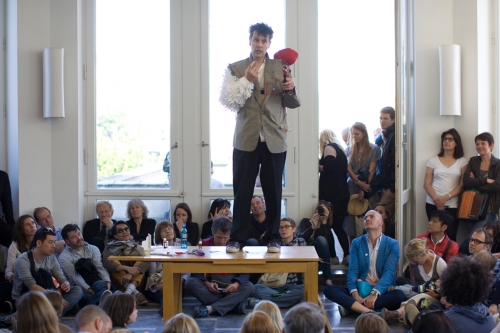 Schweige Stille im UN-Sinn-Dung, Lecture