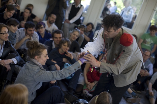 Schweige Stille im UN-Sinn-Dung, Lecture